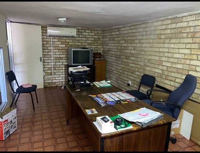 300.80M² BUSINESS CENTRE FOR SALE IN RUSTENBURG CENTRAL